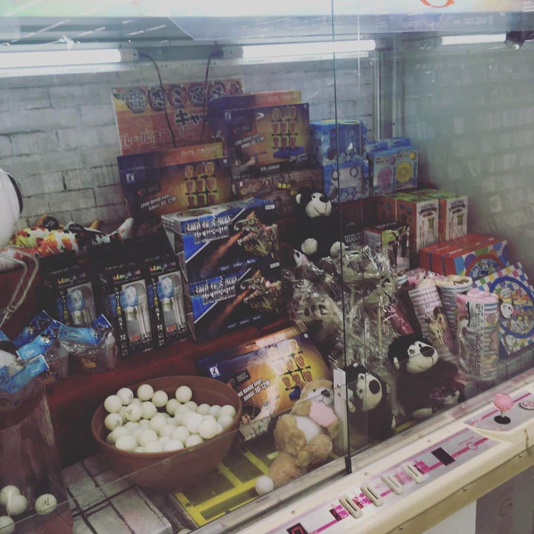 銘苅淳さんのインスタグラム写真 - (銘苅淳Instagram)「先日の一粒万倍日。 通りかかったUFOキャッチャー。 直感がこれは取れると教えてくれてとりあえずやったら、一発で取れた🤣 選んだ商品は手動の野菜チョッパー🥦 キッチン用品が充実して嬉しい😃」5月26日 12時11分 - mekaru_atsushi