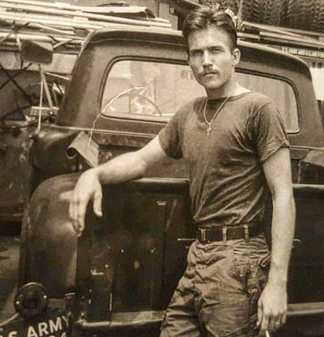 シャイアン・ジャクソンさんのインスタグラム写真 - (シャイアン・ジャクソンInstagram)「Dad. Saigon. 1968. Happy Memorial Day.  To all the men and women who have given their lives, thank you for your service.」5月26日 12時57分 - mrcheyennejackson