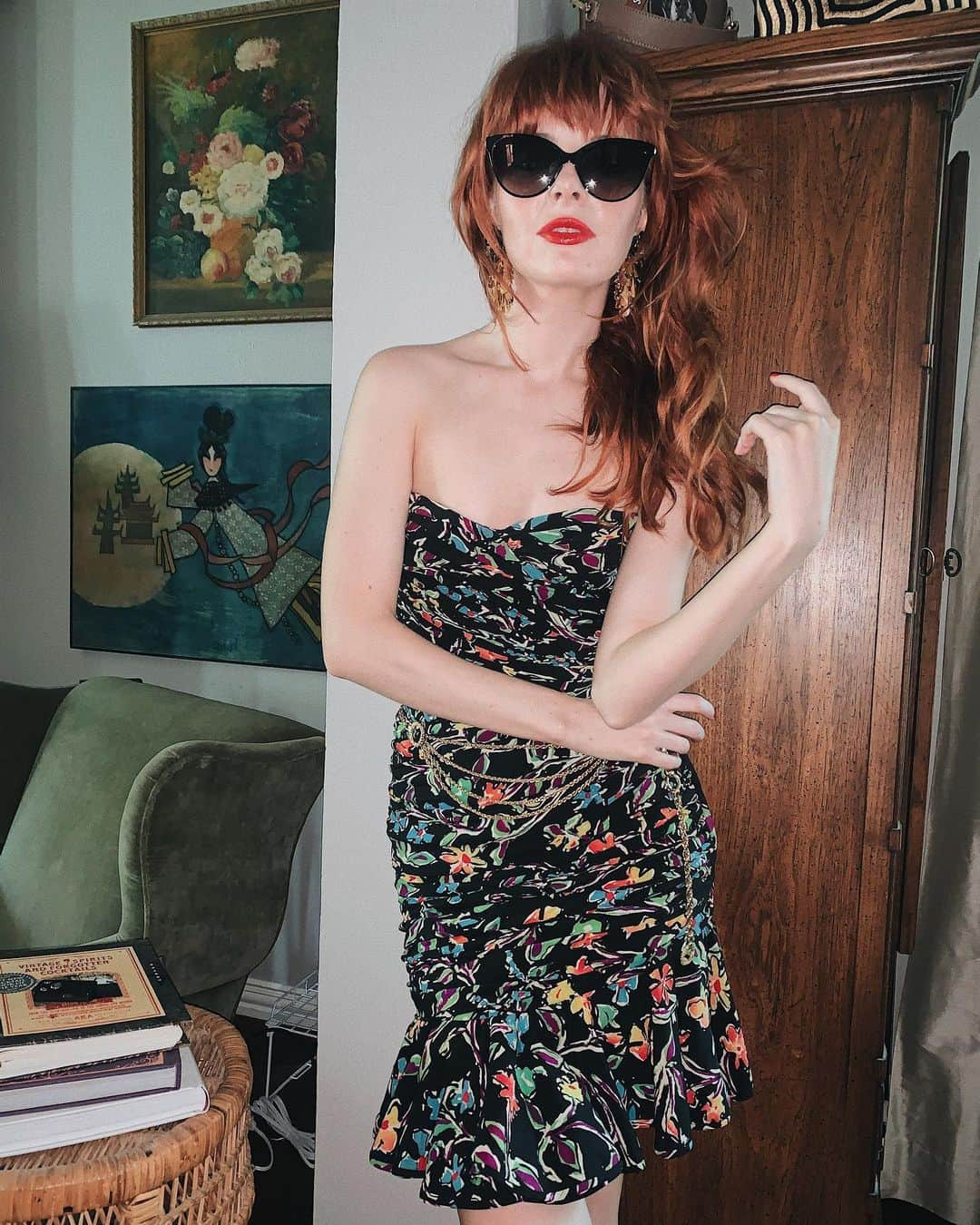 ジェーン・アルドリッジさんのインスタグラム写真 - (ジェーン・アルドリッジInstagram)「More fun in a vintage Ungaro from @garment_modern and @krewe sunnies 🥳」5月27日 0時23分 - seaofshoes