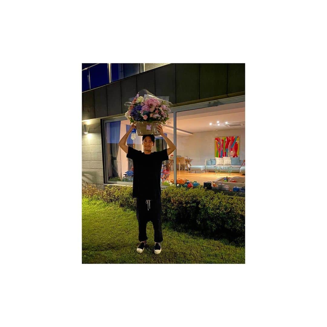 シン・ヒョンジュンさんのインスタグラム写真 - (シン・ヒョンジュンInstagram)「Let's be happy 💗 . #7thweddinganniversary」5月26日 22時50分 - _shinhyunjoon_