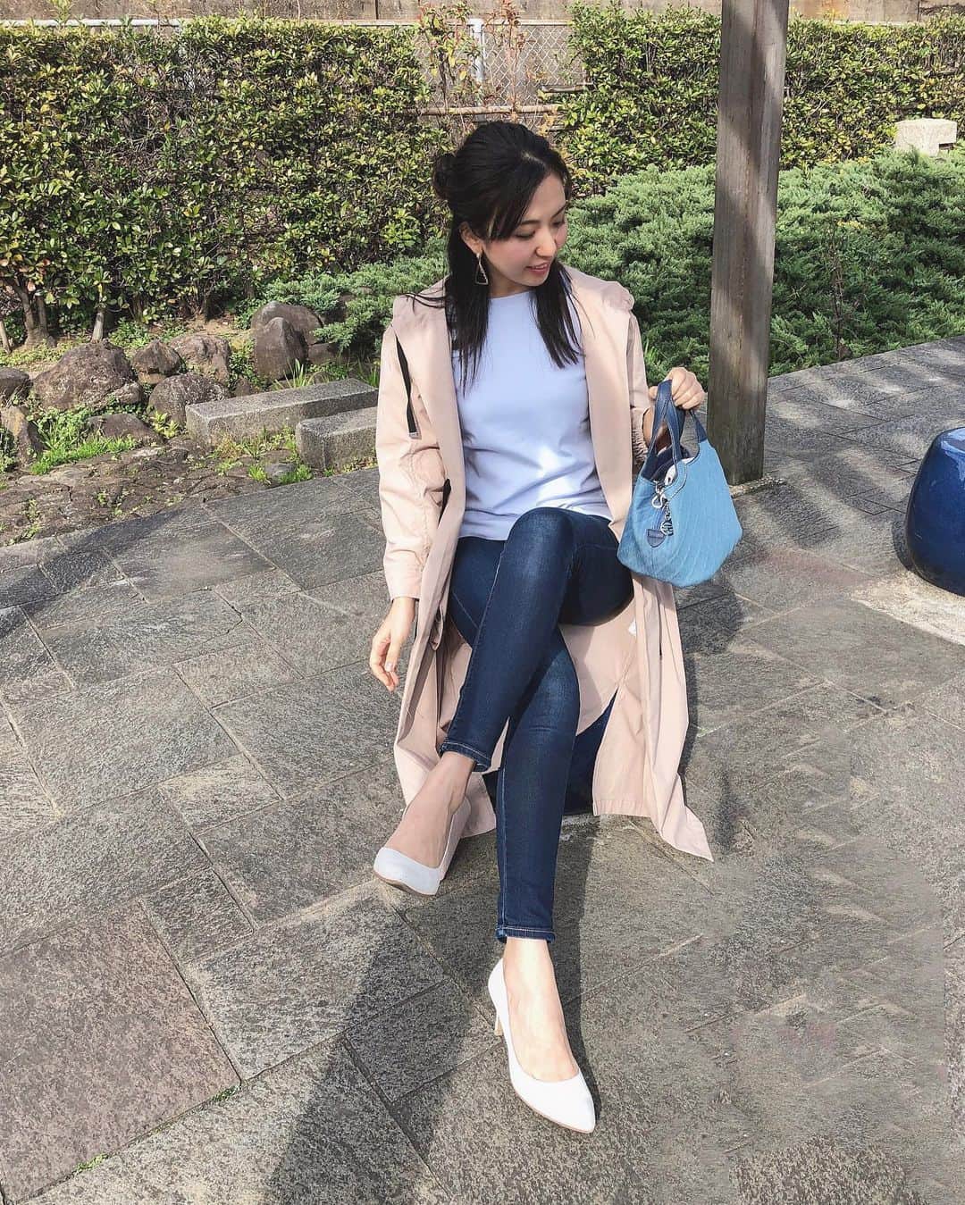 のインスタグラム：「緊急事態宣言解除されたね❗️ まだ気を緩めず自分にできる予防はしっかりと✨ 早く感染者０になりますように🥺✨ ・ #友達に会いたい😫 #ootd #outfit #mycoordinate #fashion #fashionista #fashionglam #coordinate #コーディネート #春コーデ #春服コーデ #mimi服 #コーディネート #大人カジュアル #大人カジュアルコーデ」