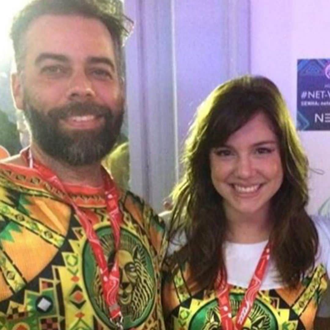 Alice Wegmannさんのインスタグラム写真 - (Alice WegmannInstagram)「“ele disse, e disso eu nunca me esqueci, que quem tem amigos tem todo o resto que merece ter”. Um Defeito de Cor, página 260: é isso o que diz o livro sobre o qual tanto a gente conversa. quando li essa frase, logo me veio você na cabeça - penso que por ser a pessoa que mais me ensina sobre a importância e o valor que uma amizade tem na vida. e você ensina isso na prática, principalmente. nesse verão você me acolheu em sua casa na Bahia por dois meses, sempre com alguma resenha no café da manhã. implicou comigo em todos eles. me apelidou de Baby Shark, fez análises dos meus relacionamentos, me instigou espiritualmente, me fez crescer. e me lembrou do meu lugar. a gente viveu momentos de euforia, de catarse, de chuva usando branco; conhecemos gente juntos, abrimos a roda, e você fazendo o mundo girar. nesse aniversário eu te desejo uma coisa, Dão: que você continue tendo todo o resto que merece ter. obrigada por tudo, sempre. te amo. Lili 💛」5月26日 23時01分 - alicewegmann