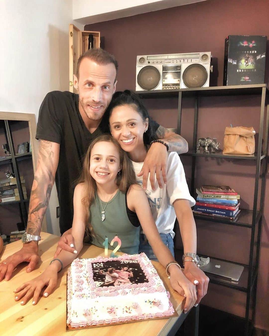 のインスタグラム：「Χρόνια σου πολλά πριγκίπισσα μου!!! Εύχομαι να είσαι γερή και χαμογελαστή !!! Happy 12 🎂🎂🎂 #happybirthday #princess #daughter」
