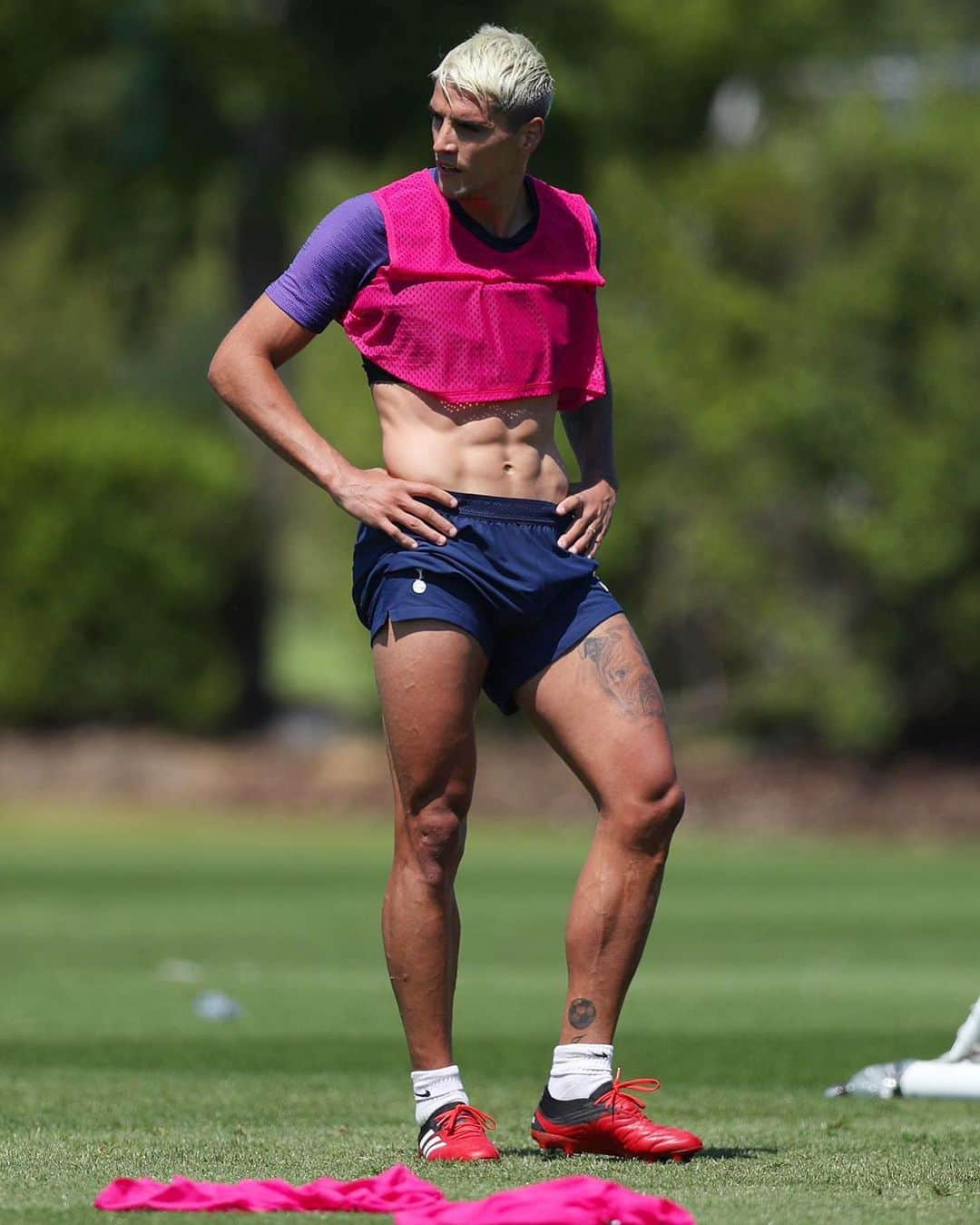 エリク・ラメラさんのインスタグラム写真 - (エリク・ラメラInstagram)「Entrenando duro 💪⚽️ Training hard 💪⚽️ #coys」5月26日 23時20分 - eriklamela