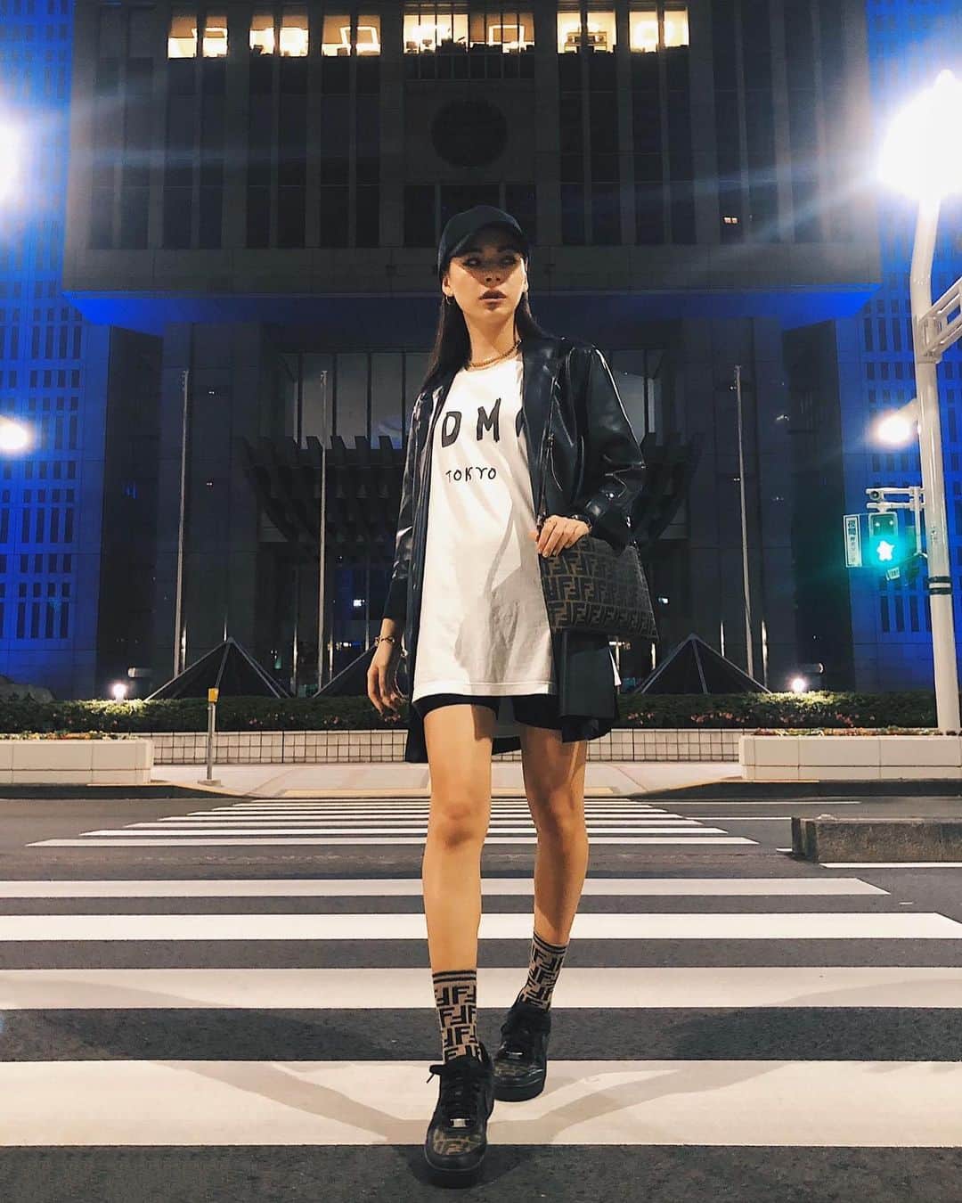 藤川ありすのインスタグラム：「__ alice's outfit. Tシャツは来週発売の @blitt_official  靴もバックもFENDIのズッカ柄で しつこく合わせてみました。 @bershka のレザージャケットも もう暑くて今回で見納めだろなーあ。 レイヤードできるFashionが1番楽しい🙆🏻‍♀️ #blitt」