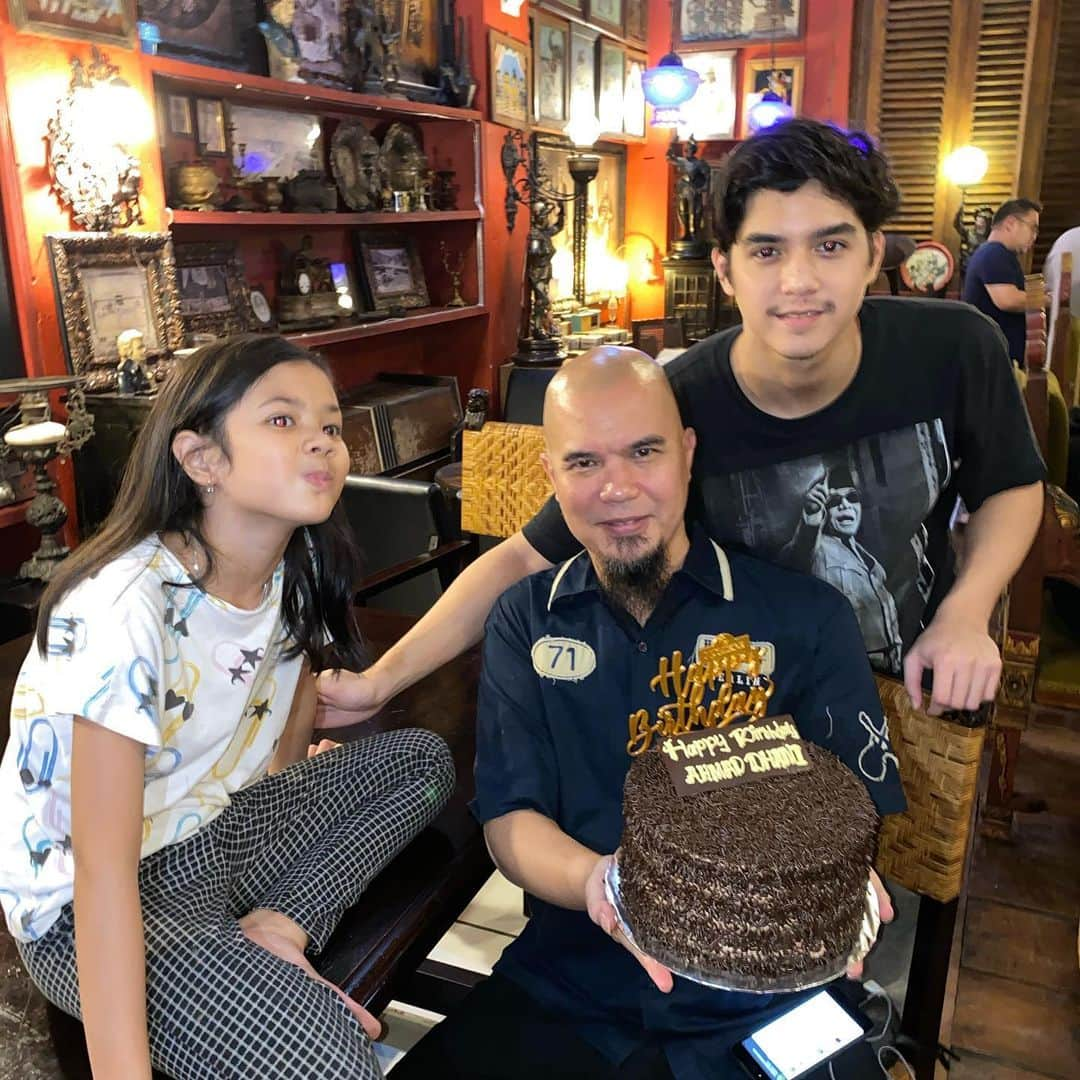 Al Ghazali Köhlerさんのインスタグラム写真 - (Al Ghazali KöhlerInstagram)「Happy birthday ayahku tercinta.. semoga selalu dalam lindungan Allah SWT 🙏🏼」5月26日 23時38分 - alghazali7