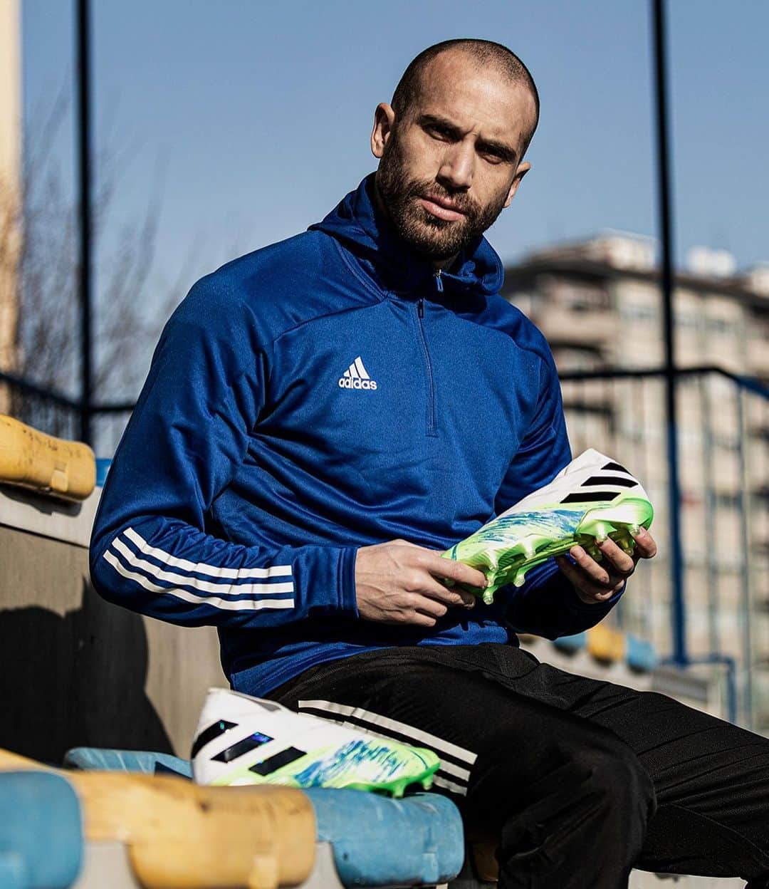 ロレンツォ・デ・シルヴェストリのインスタグラム：「Fermi tutti: #Nemeziz. 😍 ​ @adidasITA @adidasfootball​  What do you think about? ⚽️ 👟」