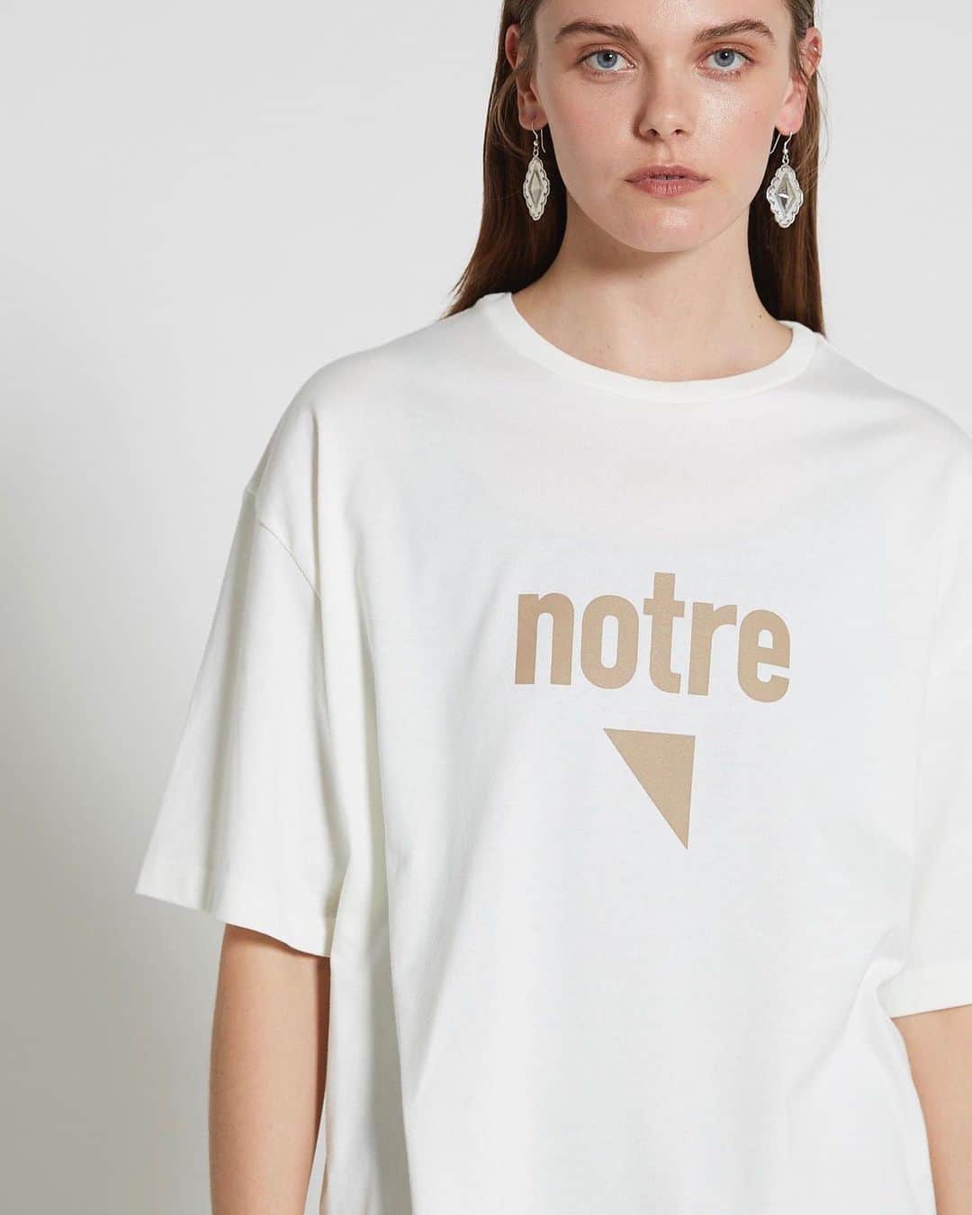 のインスタグラム：「BUY1GET1FREE now . HALF SLEEVE BIG CUT（notre） . WHITE / BEIGE / BLACK . #ritajeanstokyo #rita #リタジーンズトーキョー #halfsleeve #notre #buy1get1free中 #¥1じゃないよ #好評につきitem追加 #是非 #swipeandtap」