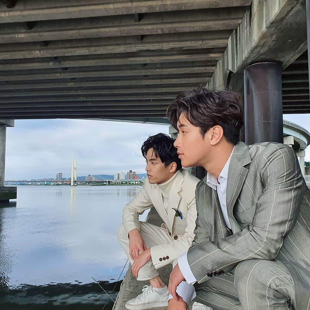 のインスタグラム：「좋은일이 많이 생겻으면 좋겠다🌞  How about our picture?」
