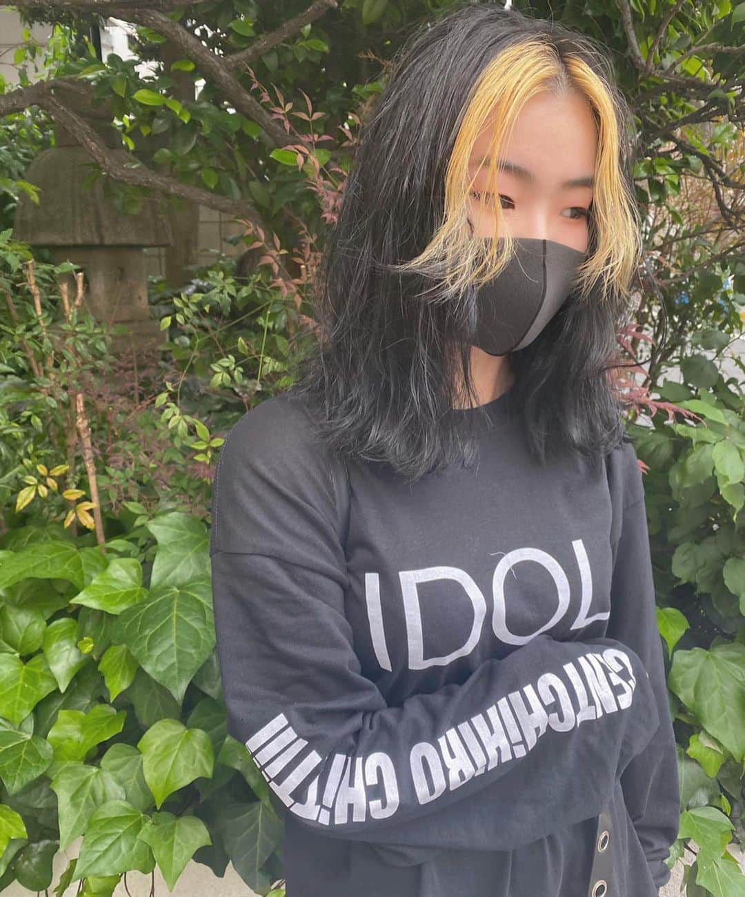 高橋有紀のインスタグラム：「ブリーチしてカーキブルー🖤 #lysa_yuki #チヒロ推し 私もチッチフェスロンT着てた🥺」