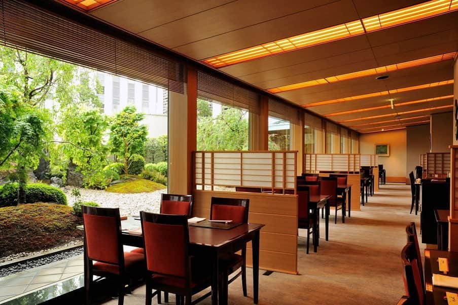 Sheraton Yokohamaさんのインスタグラム写真 - (Sheraton YokohamaInstagram)「. 横浜ベイシェラトン ホテル＆タワーズでは、 6月1日(月)より、レストラン・館内施設の営業時間、内容を一部縮小し、営業を再開いたします。  また、今後もお客様とスタッフの健康と安全を守るため、 新たな時代と価値に順応した新サービス “New Normal Service”を導入しております。 詳しい情報はプロフィール欄のURLよりご案内しております➡︎. . 皆様にお会いできる日を、スタッフ一同心よりお待ちしております😊  #横浜ベイシェラトン #横浜 #横浜駅 #横浜観光 #横浜ホテル #ホテル #レストラン #横浜レストラン #営業再開 #みんなで乗り越えよう #頑張ろう日本 #頑張ろう横浜 #また会える日まで #緊急事態宣言解除  #sheratonyokohama #yokohama #sheraton #sheratonhotels #yokohamatrip #hotelgram #hotel #restaurant #restaurantdesign #restaurantfurniture #restaurantequipment #restaurantinterior #restaurantlife #restaurantstyle #restaurantes #restaurantdecor」5月26日 16時35分 - sheratonyokohama
