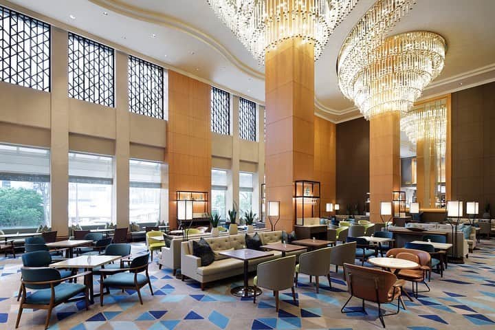 Sheraton Yokohamaさんのインスタグラム写真 - (Sheraton YokohamaInstagram)「. 横浜ベイシェラトン ホテル＆タワーズでは、 6月1日(月)より、レストラン・館内施設の営業時間、内容を一部縮小し、営業を再開いたします。  また、今後もお客様とスタッフの健康と安全を守るため、 新たな時代と価値に順応した新サービス “New Normal Service”を導入しております。 詳しい情報はプロフィール欄のURLよりご案内しております➡︎. . 皆様にお会いできる日を、スタッフ一同心よりお待ちしております😊  #横浜ベイシェラトン #横浜 #横浜駅 #横浜観光 #横浜ホテル #ホテル #レストラン #横浜レストラン #営業再開 #みんなで乗り越えよう #頑張ろう日本 #頑張ろう横浜 #また会える日まで #緊急事態宣言解除  #sheratonyokohama #yokohama #sheraton #sheratonhotels #yokohamatrip #hotelgram #hotel #restaurant #restaurantdesign #restaurantfurniture #restaurantequipment #restaurantinterior #restaurantlife #restaurantstyle #restaurantes #restaurantdecor」5月26日 16時35分 - sheratonyokohama