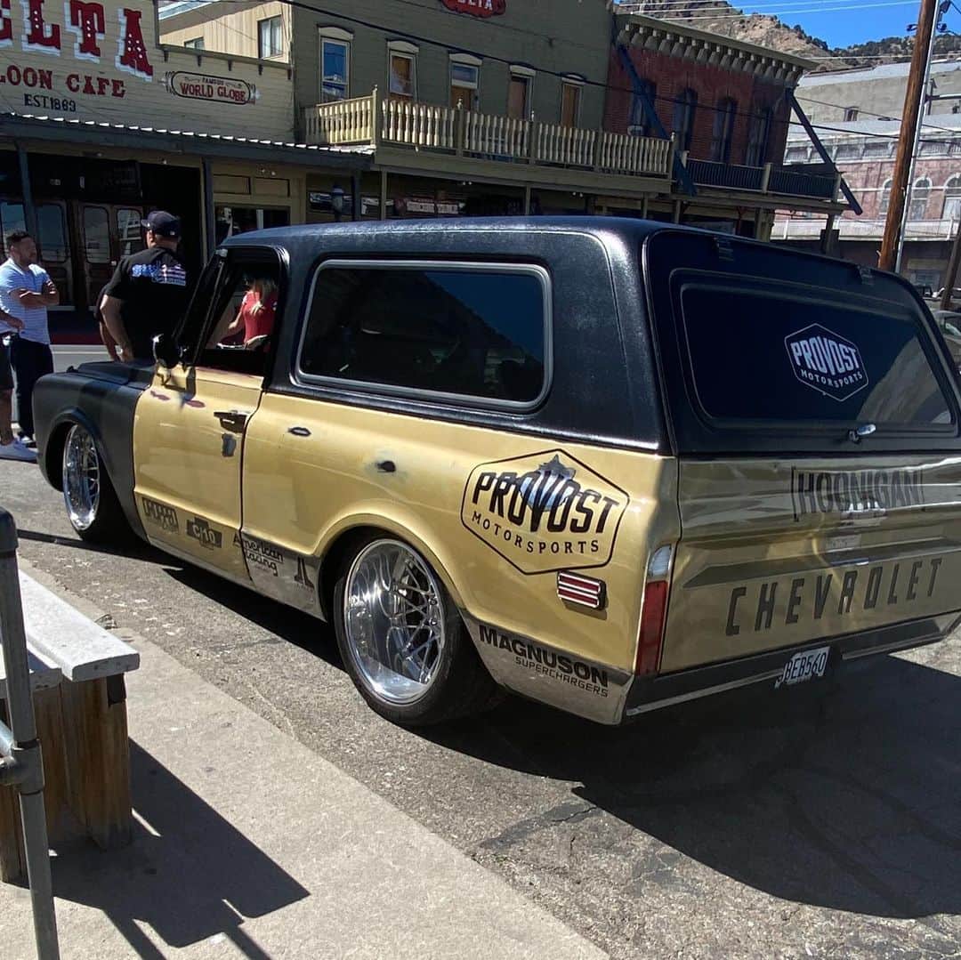 ストーン・コールド・スティーブ・オースチンのインスタグラム：「Great ride on the Freedom Cruise today. (Yesterday) Some cool cars and the one and only ‘goldie’ from @provostmotorsports.  Helluva day.  @coalcartd10 @ctpconcepts @droppedlower」