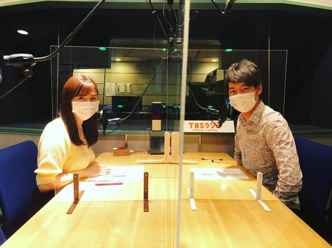 松阪ゆうきのインスタグラム：「TBSラジオ系列📻 『明日へのエール〜ことばにのせて〜』の収録に伺いました。  わたくしに何故声をかけて頂けたのかわかりませんが、 ご縁をいただき感謝です😌😌 インタビュアーの上杉桜子さんと。  色々な人生の出来事をお話しさせていただきました。  6/13(土)、6/20(土) 21:00〜 2週に渡り出演させて頂く予定です☺️ ついに❣️新曲も！？解禁かな？？ 写真2枚目に、各放送局も❣️ 是非お聴きくださいませ💕  ゆうき  #tbsラジオ #明日へのエール #松阪ゆうき #instagood #instalike」