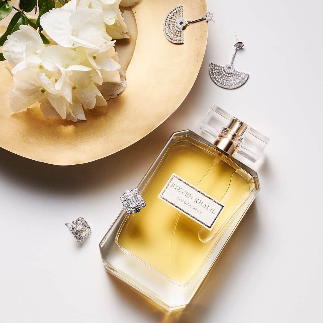 Steven Khalilさんのインスタグラム写真 - (Steven KhalilInstagram)「The impeccably constructed white floral Eau de Parfum. Formulated with only the finest oils and extracts, the parfum delivers a sparkling cool opening softened with sultry peach. #EaudeParfum #StevenKhalil」5月26日 17時25分 - steven_khalil