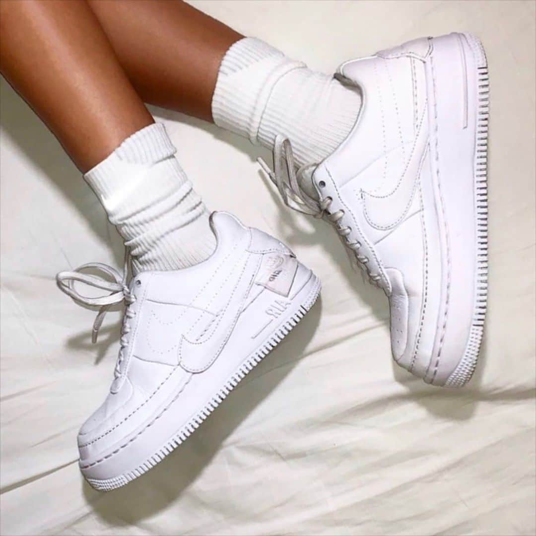 MARISのインスタグラム：「These are still my fav 🤍 Let’s go to the new world 👣  #nike #airforce #airforce1shadow #fashion #street #sneakers #kicks #newworld」