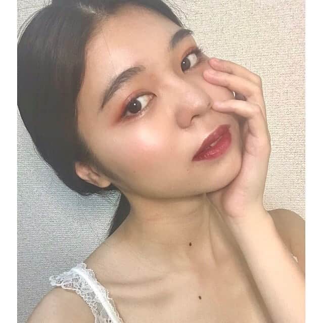 砂川涼音のインスタグラム：「最近流行のチャイボーグ🇨🇳 . 目尻に赤い色入れると可愛いよね 久しぶりにマスカラもがっつりして濃いめのメイク . たまにはこういうメイクもいいよね みんなはどんなメイクが好き？ . #撮影 #被写体 #メイクさんと繋がりたい  #カメラマンさんと繋がりたい」