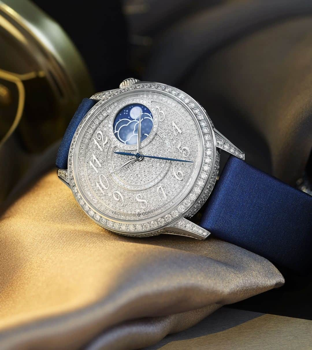 ヴァシュロン コンスタンタンさんのインスタグラム写真 - (ヴァシュロン コンスタンタンInstagram)「✨ Haute Horlogerie and Haute Couture share this same vocation, continuously reinvented by the artisans working behind the scenes. Égérie was born from the conjunction between these two fields of expertise.⠀ ⠀ Today, Vacheron Constantin is delighted to unveil its latest talent to join the “One of not many” communication campaign. Yiqinq Yin, a youthful prodigy in the world of Haute Couture, is joining the roster of talents who have chosen to collaborate with the Maison. She will epitomise the new Égérie collection, dedicated to women and launched by the Manufacture in February 2020.⠀ ⠀ 🎥 Discover more in stories⠀ ⠀ @YiqingYin⠀ #OneOfNotMany⠀ ⠀ ⁣#VacheronConstantin #vacheron #thehourlounge #watches #watch #watchesofinstagram #horology #watchoftheday #instawatch #geneva #swissmade #swisswatch #watchesofinstagram #luxury #luxurywatch #egerie #hautecouture #fashiondesigner⠀ ⠀」5月26日 17時30分 - vacheronconstantin