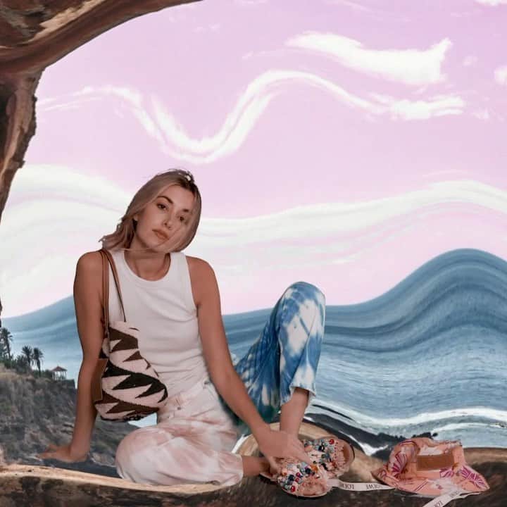 カルメン・ハミルトンのインスタグラム：「‘Escapism’ is the tendency to seek distraction and relief from unpleasant realities - especially while seeking entertainment or engaging in fantasy✨dreaming of far away places right now more than ever in @loewe #LOEWEPaulas  Shot by @tombroooks_ Edit by @nelsonpowell」