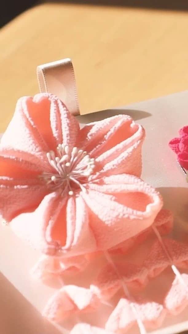 Japanese Craft Mediaのインスタグラム：「These beautiful accessories are called Tsumami-Kanazashi. Tsumami Kanzashi is Japanese traditional hair accessories. It is used at Japanese ceremonies , like weddings. She can make a beautiful flower within 30 minutes. She also makes earnings , because she wants a lot of people to know Tsumami- Kanazashi.  #japanmade_co #japanmade #tsumamizaiku #kanzashi #hairaccessories #accessories #wedding #weddinghair #japan_focus #japanese #japanculture #japan_of_insta #japanlover #japanfashion #japantravel #japantrip #japanstyle #japanlife #japanesebeauty #japan #stayathome」