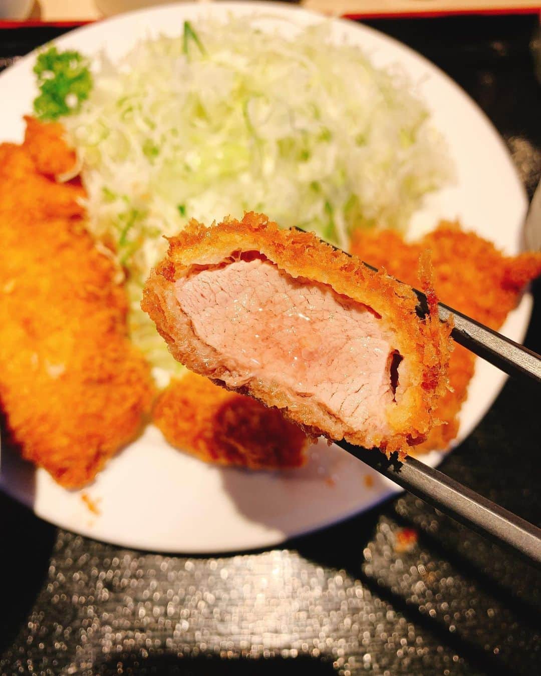 樫原伸彦さんのインスタグラム写真 - (樫原伸彦Instagram)「ついに、 →Pia-no-jaC← レコーディングDAY。  朝飯は、とんかつ。  こちら ノーチェックでしたが 仕込みしっかり、中温揚げの美味しいとんかつでした。  上ひれかつ定食◎ 1500円  山盛りのキャベツ 具沢山の豚汁 など、定食としての完成度高し。 コスパも高い。  かつを食べて 喝入れて レコーディング復活！  #とんかつ #かつ #定食 #和食 #キャベツ #豚肉 #グルメ #レストラン #豚汁 #restaurant #pork #yummy #foodie #foodstagram #delicious  #tokyo #ginza #japan #銀座」5月26日 18時05分 - nobustagrammy