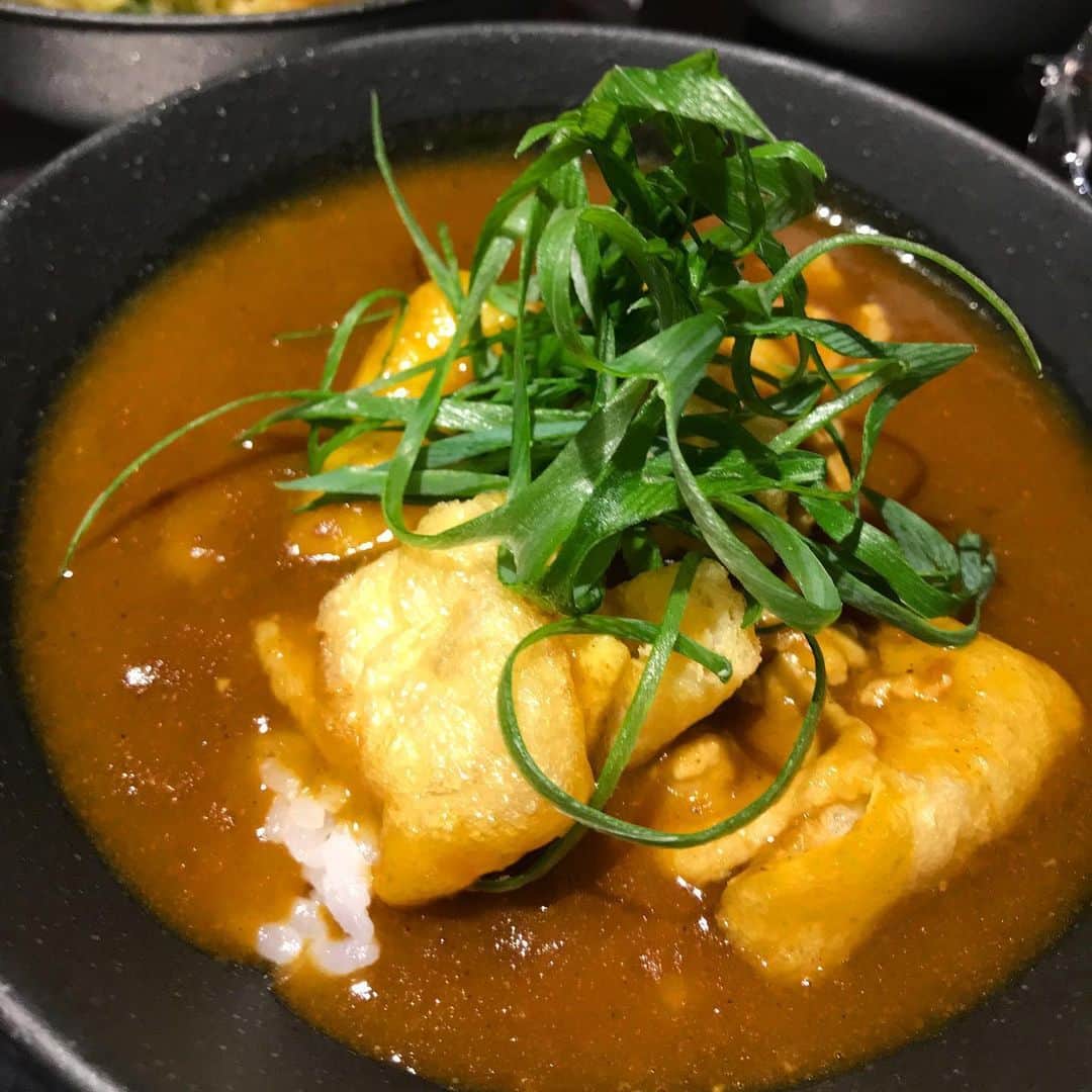 安藤成子のインスタグラム：「そそそのカレーご飯🍚 ・ カレーそうめんも、カレーご飯もおすすめ❤️九条ネギとの相性抜群❤️ ・ 店舗では本日から店内営業 ・ 11:30〜22:00までに営業時間延長しております✨ ・ ぜひ皆さん緊急事態宣言あけ乾杯しにきてください✨ ・ #そそそ #そうめん #そうめん専門店 #和食ごはん  #そうめんじゃないけど人気メニューw #そうめんのお供にどうぞ #明太ご飯 #恵比寿グルメ #恵比寿テイクアウト #恵比寿 #恵比寿ランチ  #恵比寿ディナー  #恵比寿飲み  #お取り寄せグルメ #全国発送  #冷凍食品 #お取り寄せ」