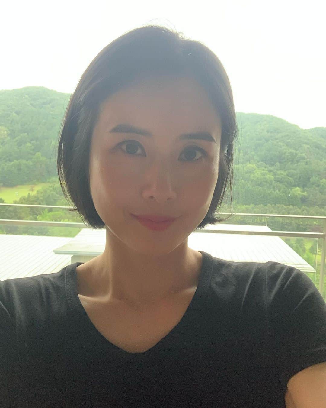 チェ・ジョンユンのインスタグラム：「#충동단발#제니하우스프리모점#구미정수석부원장 충동컷트 또 허락해주신 부원장님 괜찮쥬? 씩씩하게 화이팅!」