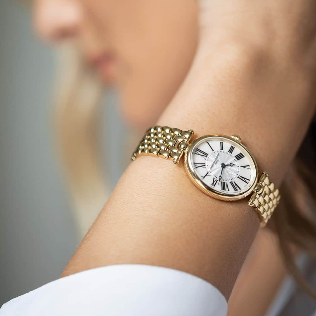 Frederique Constant Japanさんのインスタグラム写真 - (Frederique Constant JapanInstagram)「日常使いの一本にセレクトしたい、高級感と優しげな印象を両立するゴールドウォッチ ㅤㅤㅤㅤㅤㅤㅤㅤㅤㅤㅤㅤㅤ 美しいオーバルケースにゴールドカラーの一本は、汎用性も魅力です。オフスタイルには、華やぎとリッチな雰囲気をプラスする、格上げアイテムとして活躍。また、きちんと感あるディテールでビジネススタイルにも重宝です。肌馴染みの良い色合いが、好感の持てるソフトな印象に仕上げてくれます。 ㅤㅤㅤㅤㅤㅤㅤㅤㅤㅤㅤㅤㅤ 《アールデコ》 FC-200MPW2V5B . . . . . . #FrederiqueConstant #swiss #swissmade #swisswatch #watch #wristwatch #artdeco #motherofpearl #mop #quartz #3atm #StainlessSteel #フレデリックコンスタント #スイス #スイス時計 #時計 #腕時計 #アールデコ #マザーオブパール #クォーツ #3気圧防水 #ステンレススチール #レディースウォッチ」5月26日 19時01分 - frederiqueconstantjapan