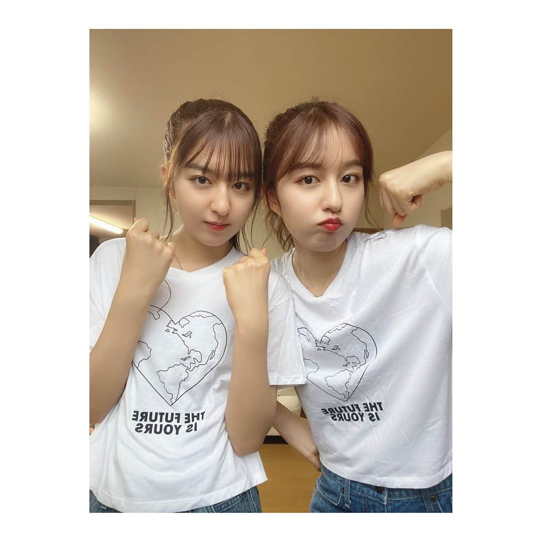 りかりこさんのインスタグラム写真 - (りかりこInstagram)「こんばんは☁️ 今日は時々雨が降ったり、 空気がジメジメしてた〜！！ でもりかりこは変わらず元気です♥️ . TikTok更新しました！ 是非見てくださいね〜♡ 2枚目のポーズはtiktokを見ると分かるよ😂 . #りかりこ #リカリコグラム #双子#双子コーデ#ファッション #ポニーテール#twins#tiktok#YouTube #フォロー#いいね #followme」5月26日 18時59分 - rikariko_official