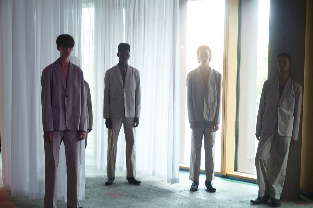 のインスタグラム：「We’re always passionate about finding the perfect balance between references from tailoring and utility. For SS20, we feel strongly about a spiritual, transcendent mood and merging that into a soft, sensual look. We work with a gender-fluid approach from start to finish and with diversity in strong focus. ⁠ ⁠ #hopestockholm #ss20」