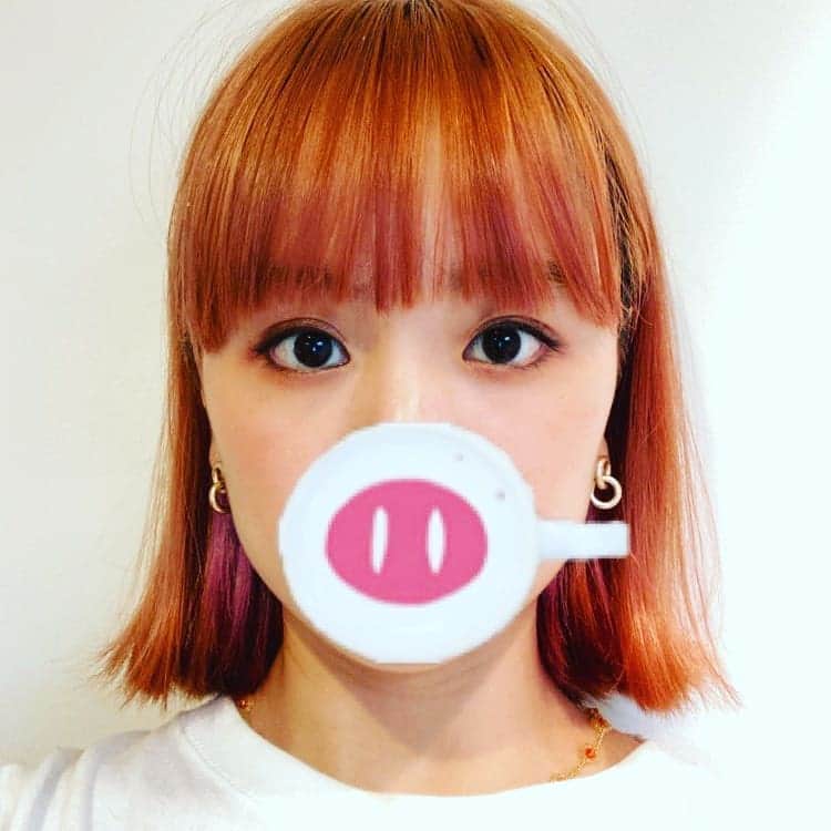 チャラン・ポ・ランタンのインスタグラム：「【限定グッズ販売中】 SMA公式オンラインショップ「ROCKET-EXPRESS」による特別企画『TIME FOR SMLE』へチャラン・ポ・ランタンが参加中！  チャランポはTシャツ、マグカップ、トートバッグ、エプロン、にて参加しています。  ちなみにマグカップはカップ底にブタのお鼻ちゃんをデザイン。最高😍  今しか手に入らないこちらのグッズ。 グッズ受注期間は5月31日(日)23:59まで！ 「TIME FOR SMILE」グッズを含む3,000円以上のご注文で全国どこでも送料無料となります。  どうぞお早めにッッ！ ■「TIME FOR SMILE」特設サイト👇👇 https://www.rocket-exp.com/time_for_smile/ ※画像はイメージです」