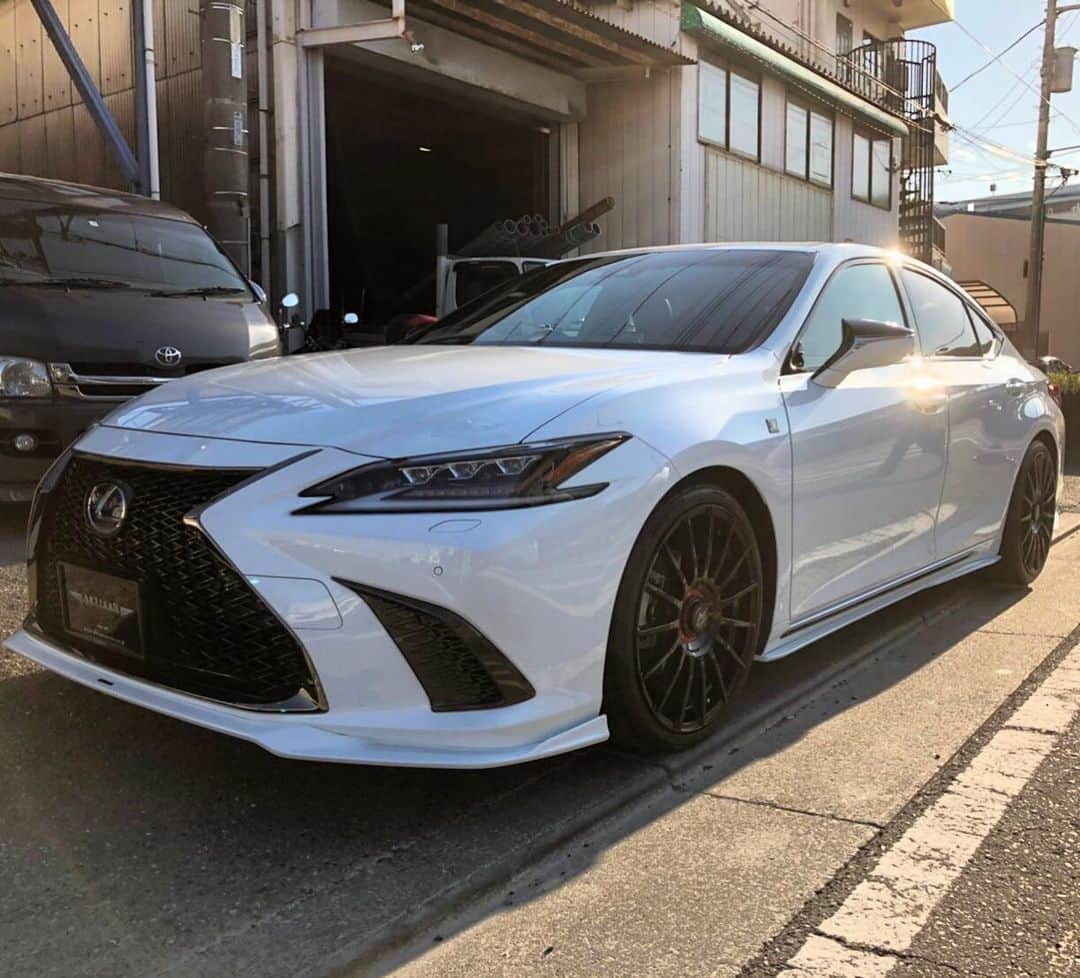 Spirits Artisanさんのインスタグラム写真 - (Spirits ArtisanInstagram)「Lexus ES F SPORT  Bodykit：Artisanspirits/// Sportsline blacklabel #artisanspirits  #lexus #lexuses #lexuses300 #lexuses300h  #レクサス #レクサスes #レクサスes300 #レクサスes300h #esfsport  #lxstnd #lexustuned #lexususa #evasivemotorsports #butlertire #ravspec #jworksunlimited #premierautowerkz #suvproject #kanooperformance #車庫小舗 #nigeljdmparts #トラウム  #car_life_staff #bondtokyo #bondosaka #advanced_auto_performance  #otto.auto.service #mr__lexus #jackspna」5月26日 19時01分 - artisan_spirits