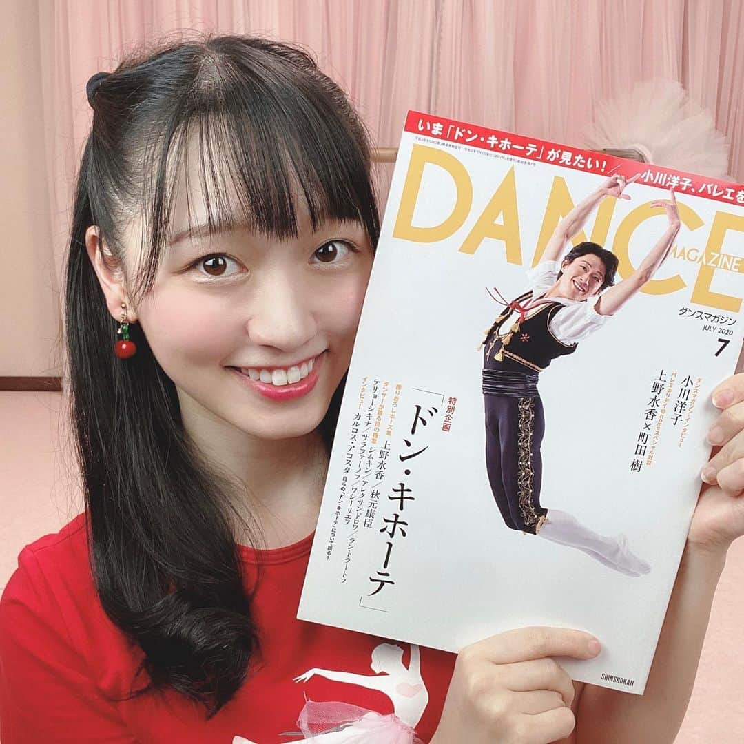 のインスタグラム：「大大大‪大発表 ‪明日5/27発売の‬ ‪新書館『ダンスマガジン』7月号に‬ ‪私、載せていただいてます  うれしすぎ！ ‬ ‪なんでかっていうのとか  詳しいことは  YouTubeでしゃべりまーす  ちょうど1年前のこの時期に  同じ新書館さんの　クララさんに  載せてもらってのだ  ダンスマガジンも  載りたいなーって思ってたら  ちょうど1年でこれ！奇跡だ  雑誌もYouTubeも ‪是非ご覧ください💃✨‬ ‪  #新書館#ダンスマガジン #ダンス大好き#バレエ大好き #バレエ雑誌#ダンス雑誌 #吉本新喜劇#吉本坂46#吉本興業 #松浦景子#松浦景子バレエ  #バレエ#バレエ芸人#バレリーナ芸人 #けっけちゃんねる#バレエダンサー#バレリーナ 表紙#秋元康臣 さん #バレエレッスン#バレエあるある #バレエっ子 #バレエ女子 #balletphotography  #ballet#balletdancer#balletgirl #grishko」