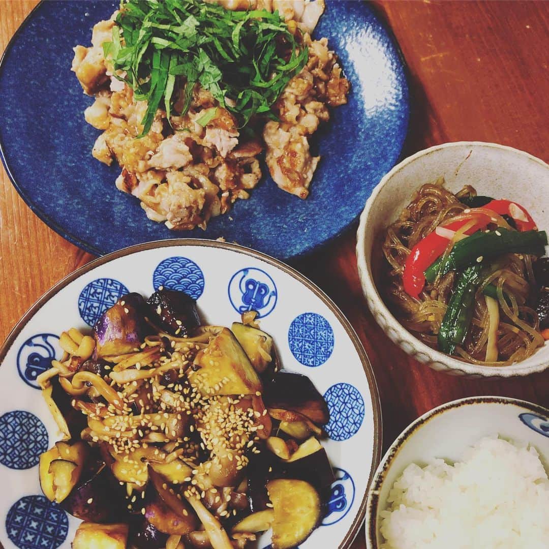 千秋さんのインスタグラム写真 - (千秋Instagram)「初めての味✨ 家族で完食。とっても美味しかったです。 豚肉の梅肉炒め、ナスとしめじのポン酢マヨネーズ炒め、チャプチェ（買ってきたやつ） どうして料理本とか見ないで作れるんだろう？ #mychef🍳」5月26日 19時05分 - chiaki77777