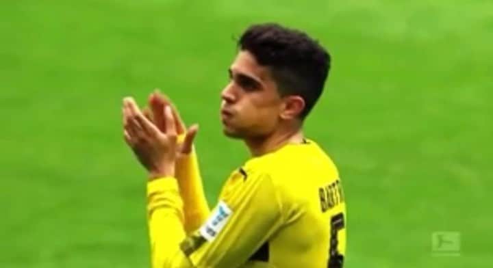 マルク・バルトラのインスタグラム：「Se cumplieron 3 años del día más emotivo para mi en un campo de fútbol. Es imposible no emocionarme viendo estas imágenes, sólo nuestra gente y los que estuvimos allí, sabemos lo que nos tocó vivir y lo que significó ese día. DANKE FAMILIE! 🐝 #May2017 #memories」
