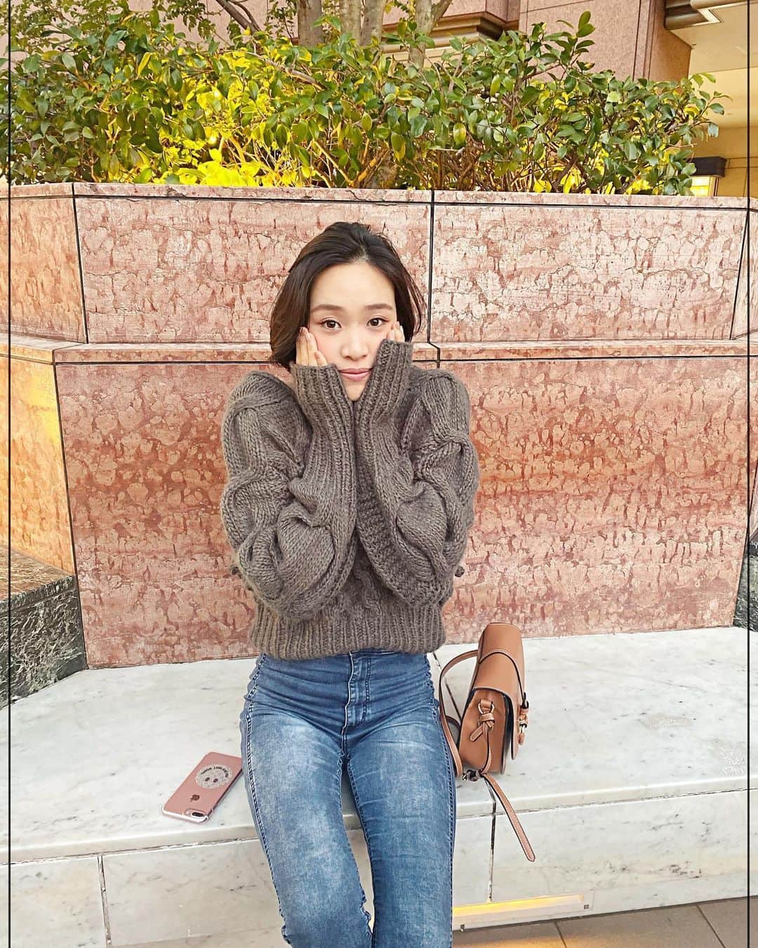 のインスタグラム：「アッチョンブリケ 😗😗😗 この時くらいまで髪の毛伸びたよ。(切実に切りたい✂️)」