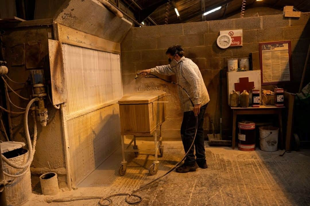 ナショナルジオグラフィックさんのインスタグラム写真 - (ナショナルジオグラフィックInstagram)「Photo by @lynseyaddario | Henry Robbins sprays a finish onto a coffin at Turner Manufacturing, where he and his colleagues are working six to seven days a week to deliver coffins around southwest England during the COVID-19 pandemic. The owner, Colin Turner, 58, said, “This is the busiest we have been in 20 years; every one of our customers are all busy, and the southwest isn’t big on the COVID scale.“ Turner has a four-week waiting time for coffins, making 150 a week—the maximum they are capable of making—as opposed to their normal 100 a week. The United Kingdom was one of the last in Europe to call for a nationwide lockdown to prevent large-scale deaths and illness from the coronavirus, and their current death toll is now on track to be one of the highest in Europe, with over 30,000 recorded deaths. To see more of my work, follow @lynseyaddario.」5月26日 19時38分 - natgeo