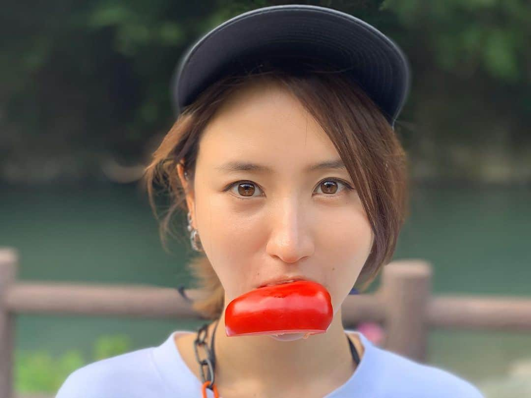 寒川綾奈さんのインスタグラム写真 - (寒川綾奈Instagram)「2019年の夏。 二重どっかいってるな😹  #パプリカは生でかじるタイプ　#冷蔵庫のスタメン　#filmで撮ったかのような加工してみたけどどう？　#スライドでbefore」5月26日 20時03分 - sogawaayana