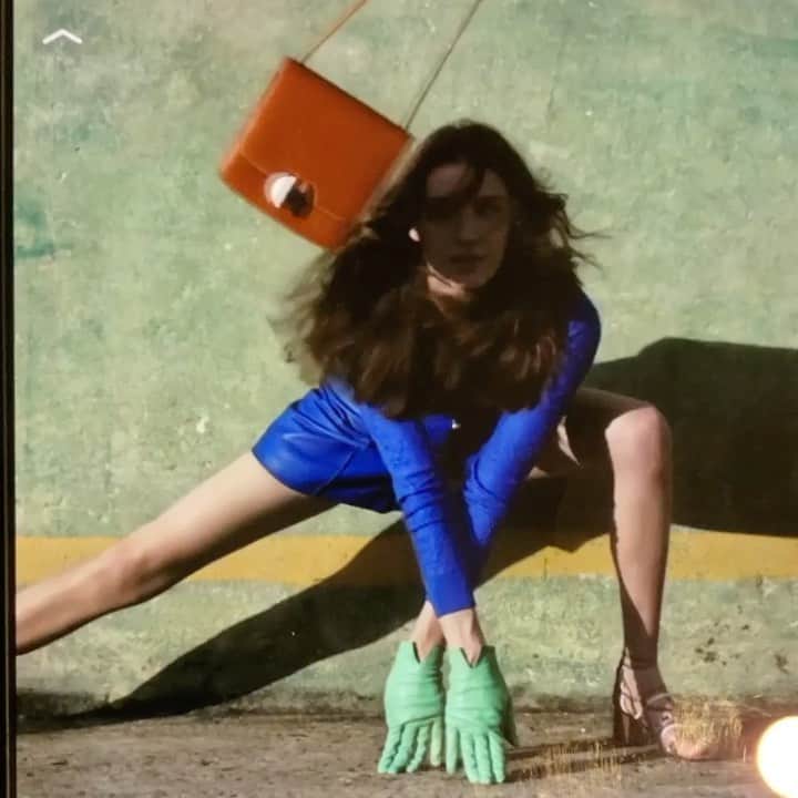 セレステ・バーバーのインスタグラム：「Just stay focused you guys, even when you’re getting smacked in the head with a handbag.  #celestechallengeaccepted  #celestebarber  #funny #hermes」