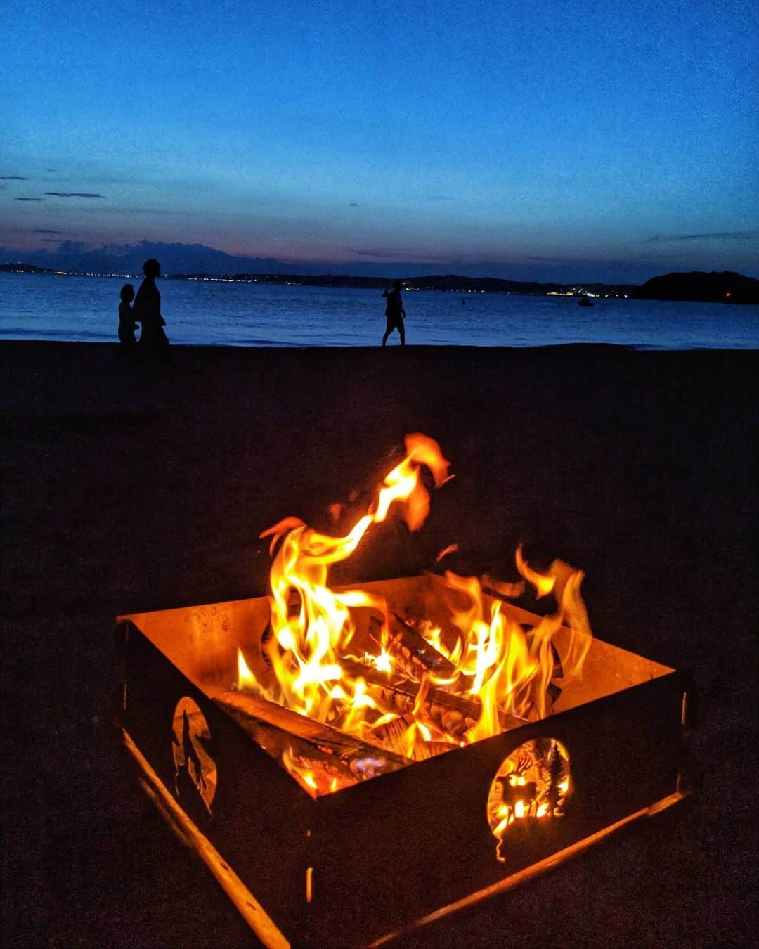 芳美リンさんのインスタグラム写真 - (芳美リンInstagram)「※過去picです﻿  去年の葉山。 ﻿ また海で焚き火したいなあ🔥♥﻿ ﻿うちの家キャンではさすがに焚き火はできない。（笑）  SUPとバーベキュー、最高の組み合わせなんだよなあ！﻿ ﻿ ﻿ ﻿ ﻿ #過去pic﻿ #森戸海岸#焚き火#ビーチキャンプ#海BBQ﻿ #海好きな人と繋がりたい#湘南SUPガール﻿ #葉山#ビーチ#湘南#海」5月26日 20時27分 - lynn.lynn5