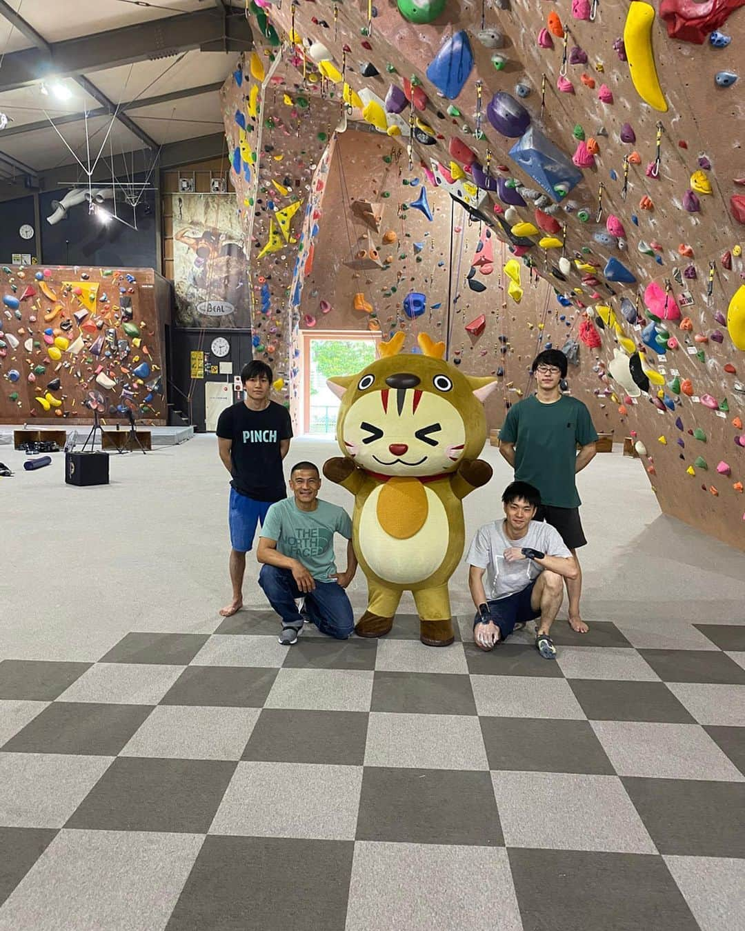 平山ユージさんのインスタグラム写真 - (平山ユージInstagram)「いよいよ明日27日12:30 @climbparkbasecamp と @boulderpark_basecamp が再開致します❗️いや〜長かったですね。心待ちしていた皆さん❗️お待ちどう様でした✨✨✨埼玉県の感染リスクは低い状況ですが、念には念です🧐Base Camp ご利用のガイドラインをしっかりとお読み下さい。よろしくお願い致します🙏 #おがにゃっぴー　#boulderparkbasecamp #climbparkbasecamp  #Repost @climbparkbasecamp ・・・ 2020 年 5 月 26 日 ﻿ ﻿ 【5 月 27 日より入間店、飯能店﻿ 営業再開のお知らせ】﻿ ﻿ 政府により、緊急事態宣言が全面解除されたことを受け、5 月 27 日よ り「ClimbParkBaseCamp入間店」「BoulderParkBaseCamp 飯能店」 ﻿ において営業の再開を決定いたしましたので、お知らせいたします。﻿ ﻿ ※「Base Camp Tokyo 小竹向原店」おいては、すでに 5 月 26 日より営業を再開しております。﻿ ﻿ なお、感染拡大防止対策を講じながらの営業再開となりますので、﻿ 「営業形態について」﻿ 「お願いや対応について」﻿ をご確認いただきご来店くだ さいますようお願い致します。﻿ 引き続き Base Camp をご愛顧賜りますよう﻿ (※HPにもアップしております。﻿ プロフィール記載のHPリンクから閲覧いただけます。)﻿ ﻿ 引き続き Base Camp をご愛顧賜りますようお願い申し上げます。﻿ Base Camp  @climbparkbasecamp  @boulderpark_basecamp  @basecamptokyo  @yuji_hirayama_stonerider」5月26日 20時27分 - yuji_hirayama_stonerider