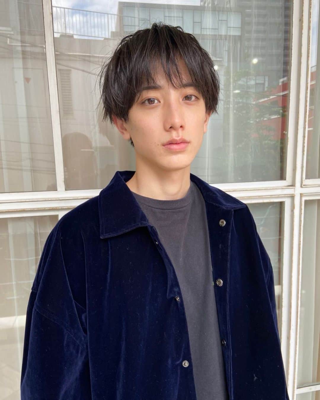小西詠斗のインスタグラム：「3ヶ月くらい切れてなくてモサモサだった髪を切ってきました💇‍♂️ 換気、アルコール、除菌、マスクで安心して切れました すっきりした！！」