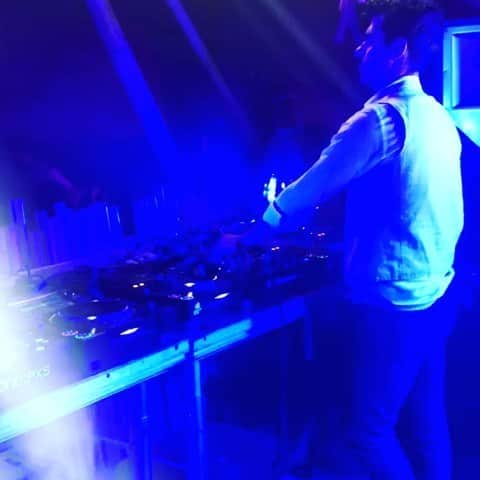 ハイメ・アルグエルスアリのインスタグラム：「Looking forward to hypnotize some dancefloors again 🃏🃏 🧨🧨」