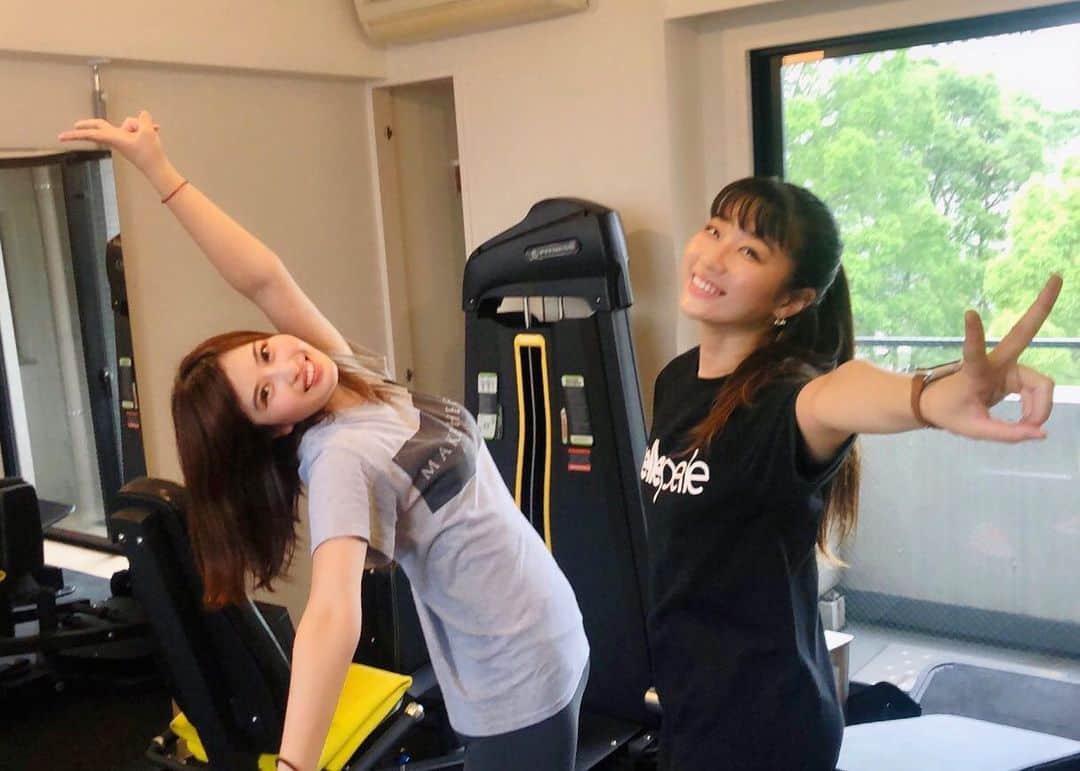 のインスタグラム：「今日来てくれた @minamizukawa ちゃんと💛 緊急事態宣言解除に伴い、 営業再開とさせて頂く事になりました‼️ . ジムは基本的に1:1のプライベートジムなので安心してご利用いただけます♡ オンライントレーニングも引き続き行っていきますので、オンライン、オフライン共にお気軽にお問い合わせ下さい😊 . すぐ満員になりそうなので、、 お早めに🥰 兎にも角にも身体が資本です😊 この状況と上手く付き合いながら、自粛による体力低下に歯止めかけましょーう🤜‼️ . #赤坂パーソナルトレーニング  #港区パーソナルトレーニング  #筋トレ女子 #腹筋女子  #減量中  #女性パーソナルトレーナー #美尻トレーニング #ヒップアップトレーニング」