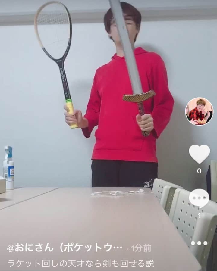 おにさん（ポケットウィズ）のインスタグラム：「ラケット回しの天才は剣も回せる説👀  TIKTOKフォロワー26万人ありがとうございます、インド人10万人だけど  #ソフトテニス #テニス #tennis #テニス部 #女テニ」