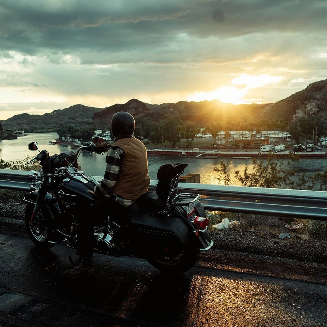 Harley-Davidson Japanさんのインスタグラム写真 - (Harley-Davidson JapanInstagram)「新たな旅の始まりに。#ハーレー #harley #ハーレーダビッドソン #harleydavidson #バイク #bike #オートバイ #motorcycle #ヘリテイジクラシック #heritageclassic #flhcs #ソフテイル #softail #ツーリング #touring #空 #sky #鼓動 #pulse #旅 #journey #2020 #自由 #freedom」5月26日 20時49分 - harleydavidsonjapan