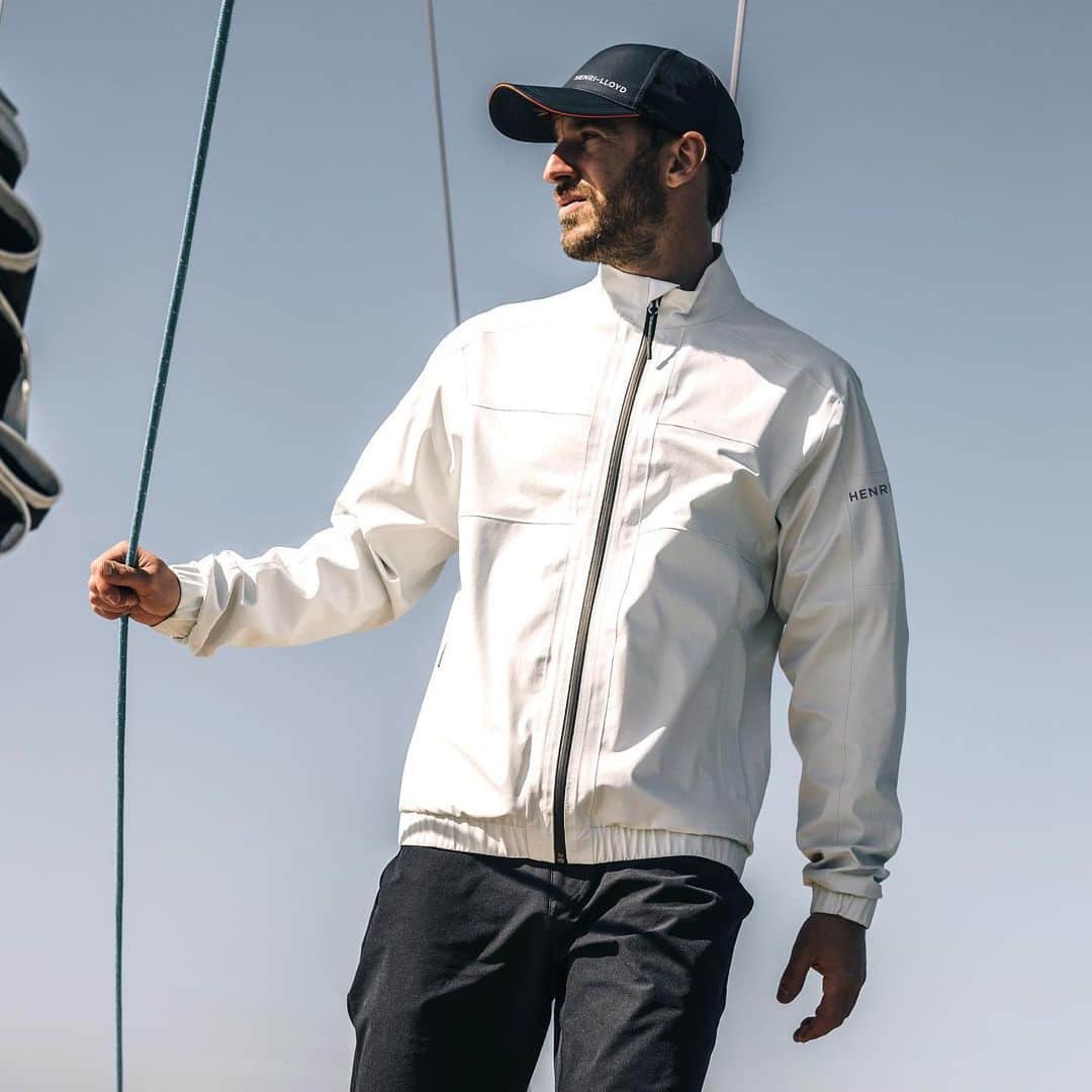 のインスタグラム：「New for 2020 and built from a durable 4-way stretch fabric, the M-Course Crew Jacket is a versatile waterproof and windproof product that gives excellent performance across the range of conditions faced by any active sailor or watersports enthusiast. The 4-way stretch offers and unrivalled range of movement as an outer shell product. Shop our exclusive bundle now by clicking the link in our bio #henrilloyd #sailing #sail #sailor #summer #ocean #sea #jacket」