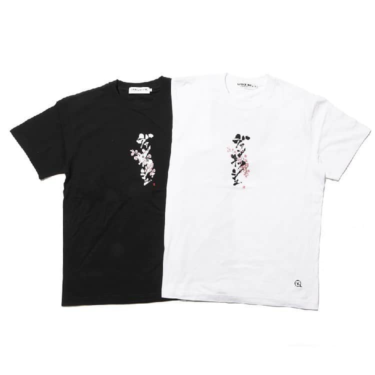 ヴァンキッシュのインスタグラム：「ㅤㅤㅤㅤㅤㅤㅤㅤㅤㅤㅤㅤㅤ “Restock” ㅤㅤㅤㅤㅤㅤㅤㅤㅤㅤㅤㅤㅤ ■ヴァンキッシュ SAKURA Writing brush T-shirt[VWC056] Price：7,700-(税込) Color：WHITE / BLACK  Size：M / L / XL ㅤㅤㅤㅤㅤㅤㅤㅤㅤㅤㅤㅤㅤ Shop link bio！ ——————————————— ‪#VANQUISH #VANQUISHJP #真澪 #書道家真澪 #書道家」