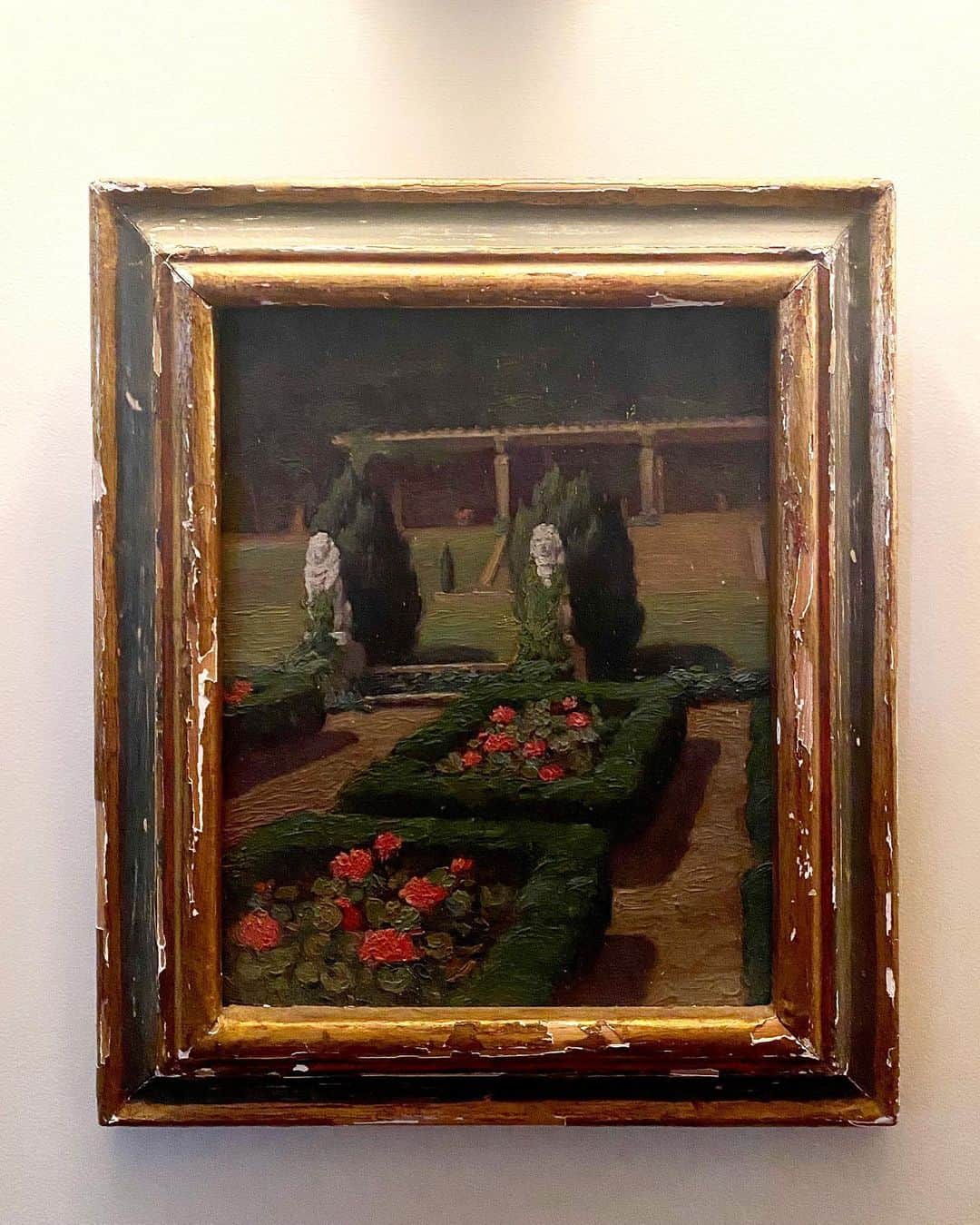 稲木ジョージのインスタグラム：「Painting of the garden from 100 years ago VS the garden today! The castle is so magical 🔮💞🕸」