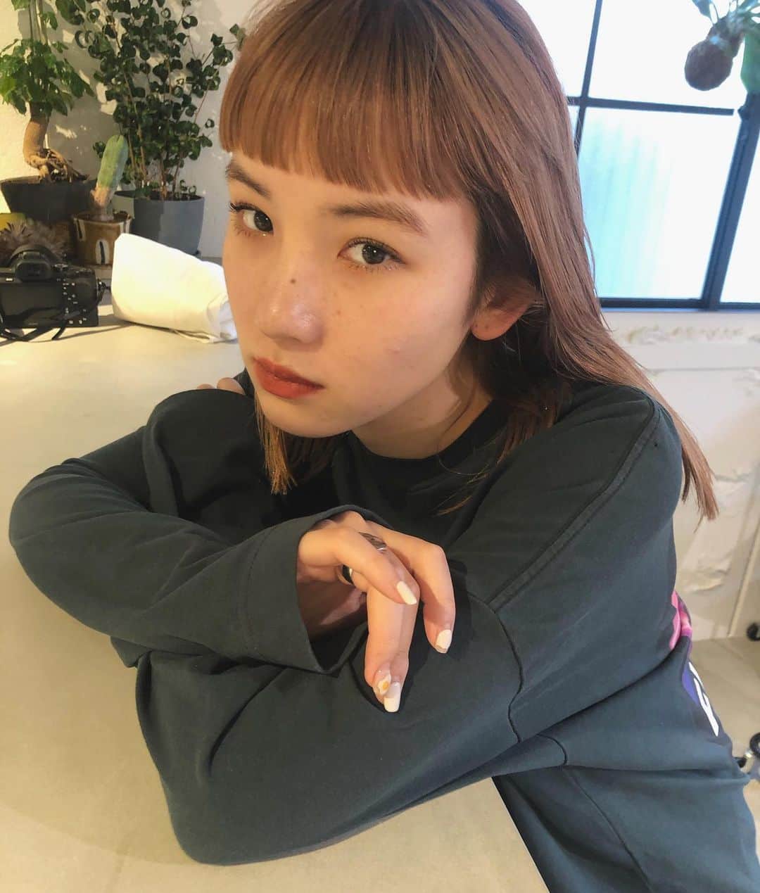 カワシリアツシのインスタグラム：「広めにパツっと前髪を作ってあげると、 何もしなくてもおしゃれな雰囲気になりますよ☺︎」